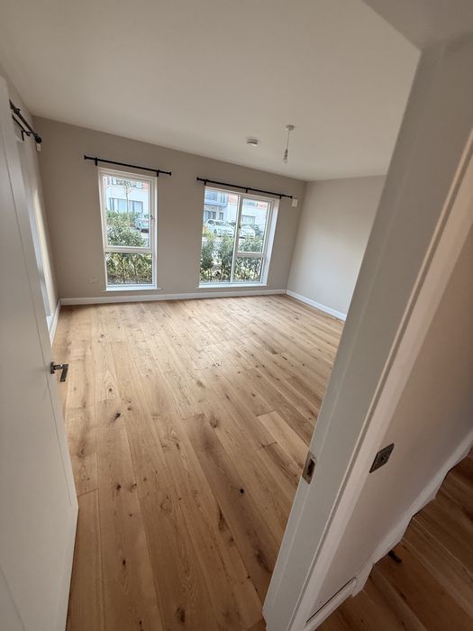 Montaj parchet, scari, plinte  (parchetar cluj, parchet herringbone, stratificat, nivelare sapa)