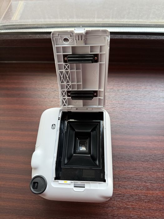 Instax Mini 12 в отличном состоянии