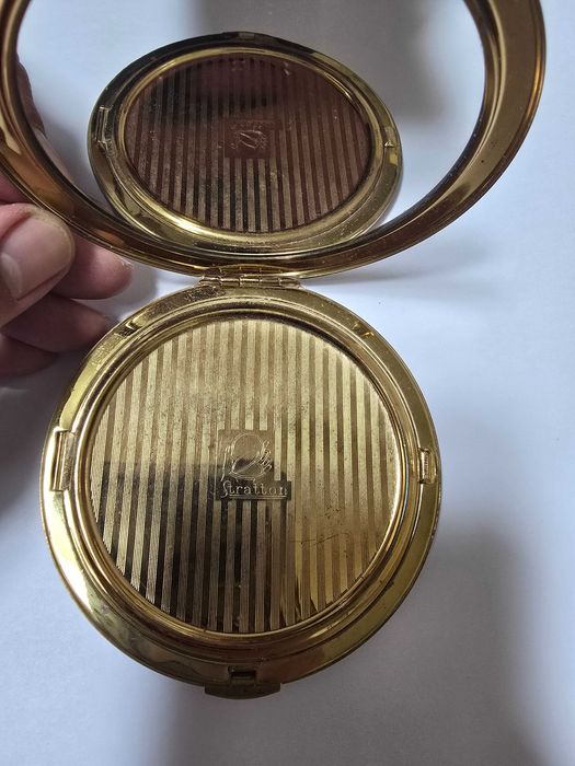 Pudrieră vintage Stratton England de colecție, alamă
