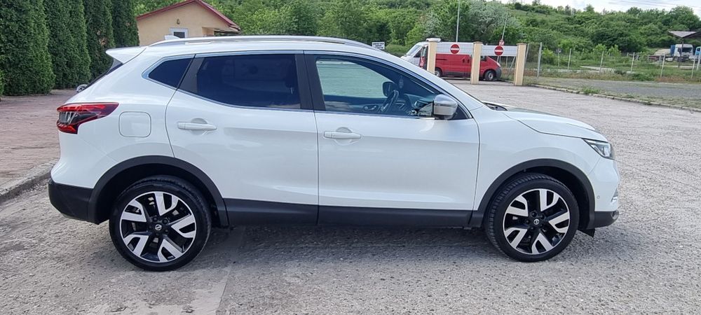 Nissan Qashqai TEKNA + 1,2 BENZINĂ Automat