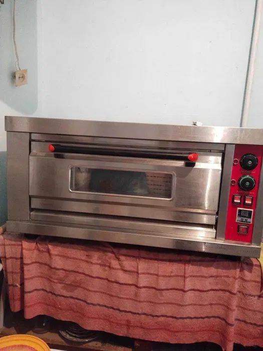 Pitsa pech barcha tosh va narsalari bilan