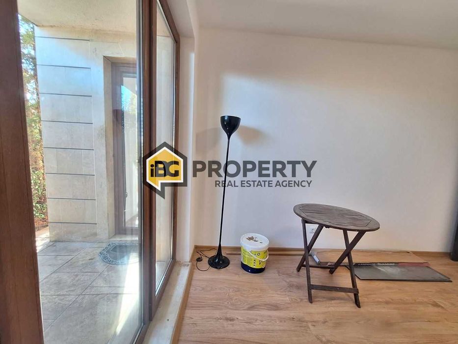 Двустаен апартамент с веранда в град Бяла