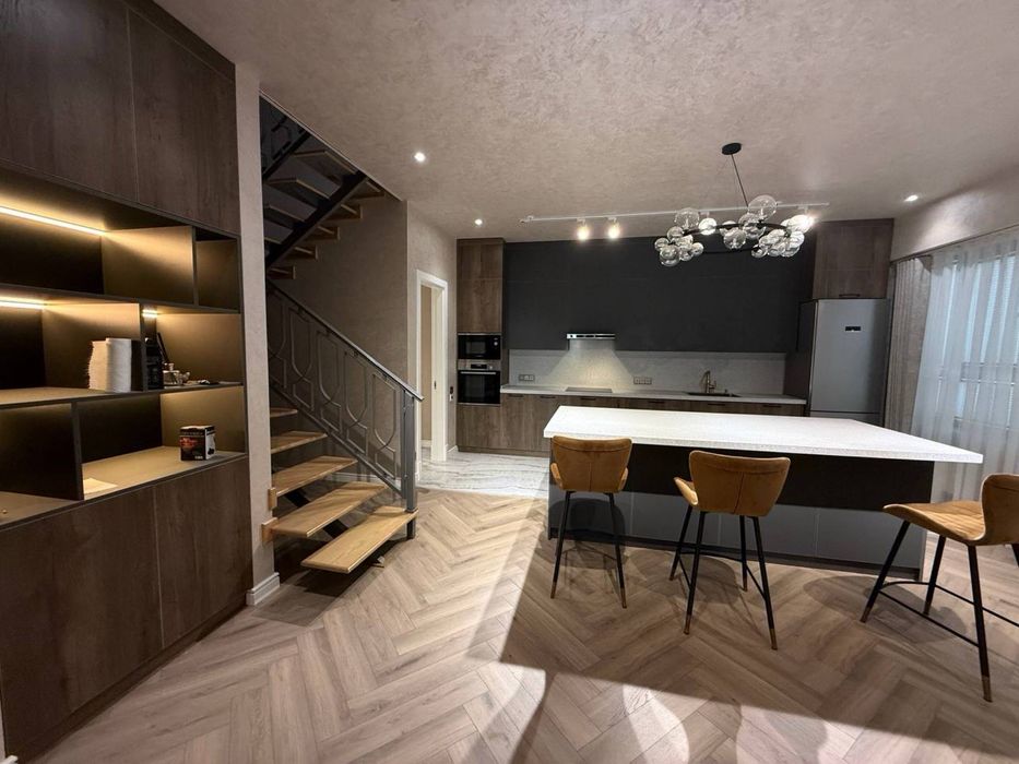 Продается 5ти комнатная квартира,ЖК Акай Сити,Дархан,320м2