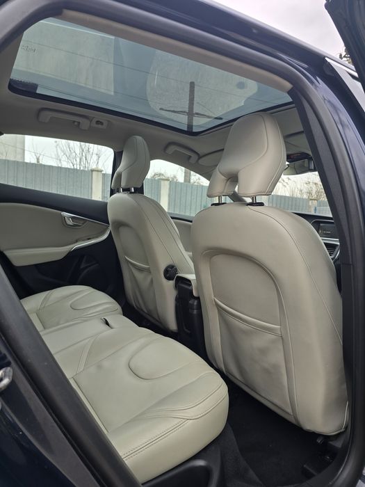 Volvo V40 Summum * Panoramic * Key-less