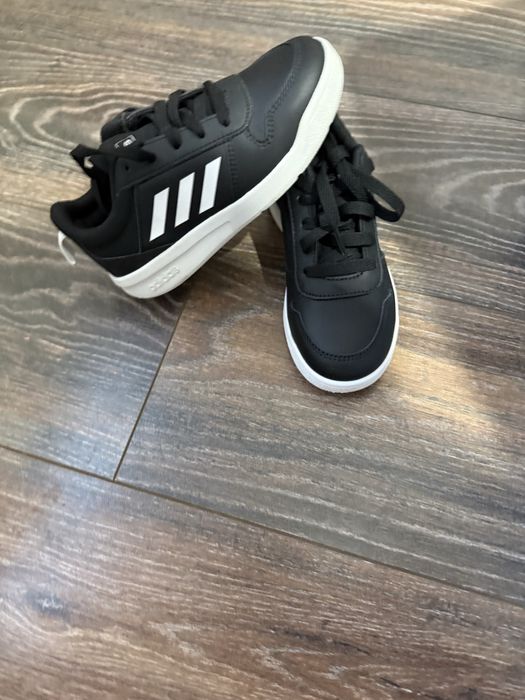Оригинални adidas маратонки 30 и 1/2