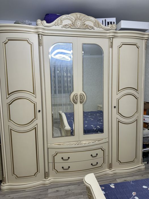 Продам спальный гарнитур без матраса