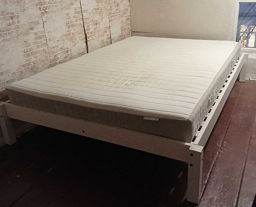 Продавам спалня с матрак Икея