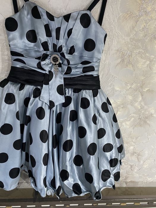 Нарядное платье в горох, отличное состояние