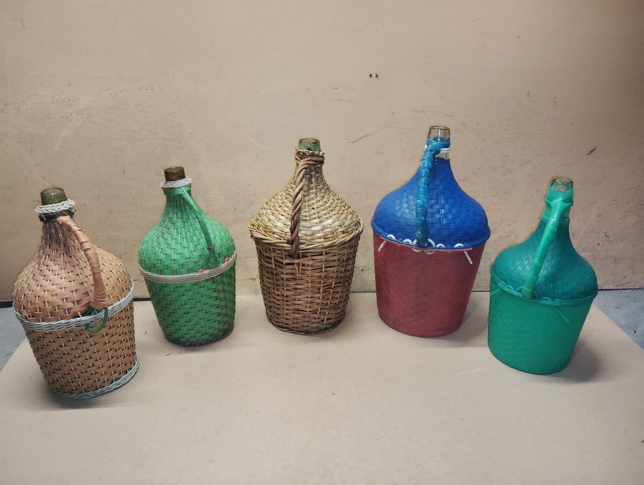 Стари стъклени дамаджани