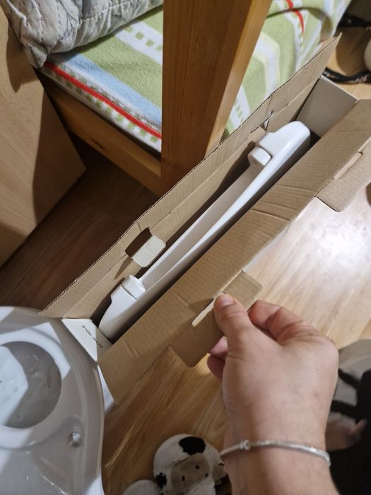 Чисто нова тоалетна чиния с казанче / моноблог