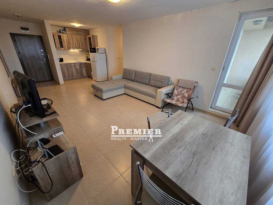 Светъл и просторен двустаен в Равда