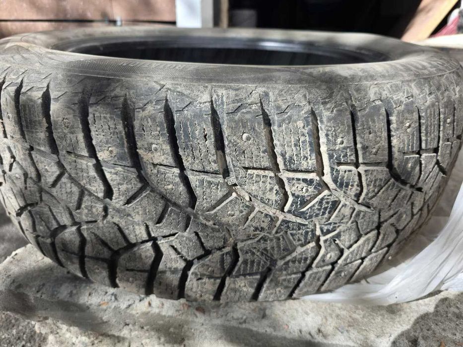 Bridgestone Blizzak 235/55 R19, шипы, б/у
