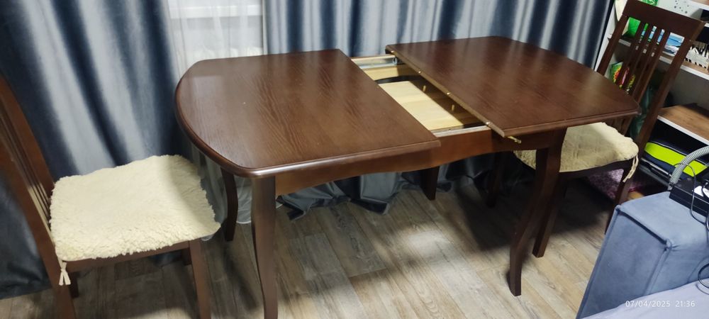 Продам стол обеденный