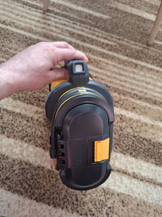 Compresor auto DeWalt DCC018