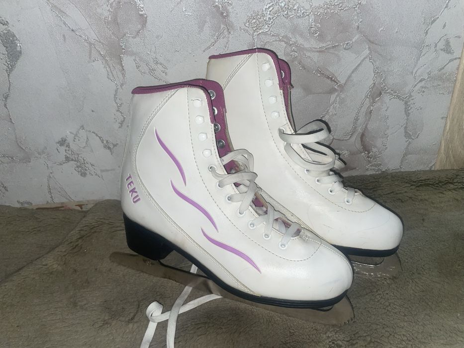 Продам коньки 41размер женские