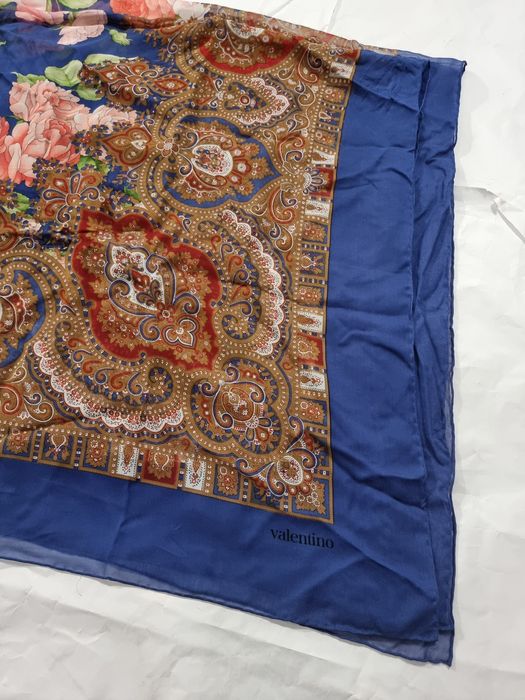 Valentino sal de matase