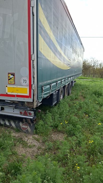 Vând semiremorci prelată