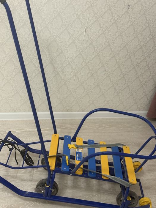 Продается санки с чехлом .