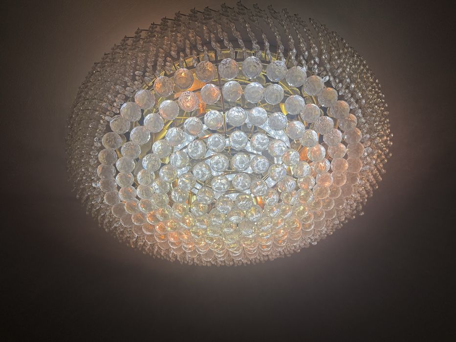 Продам люстру.