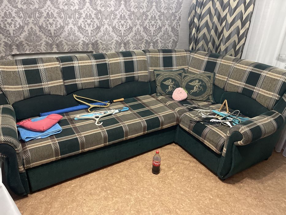 Продам 2 диваны угловых