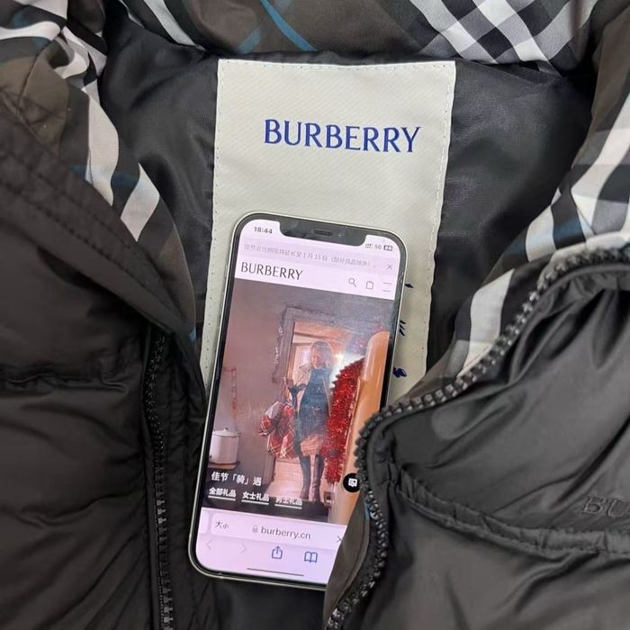 Пуховик от бренда Burberry