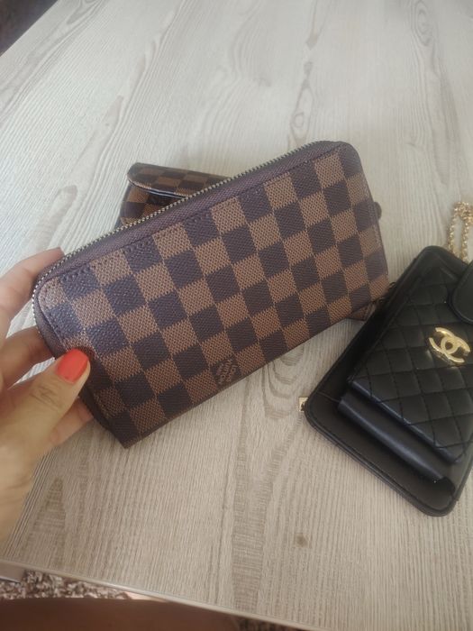 Нови портмонета LV