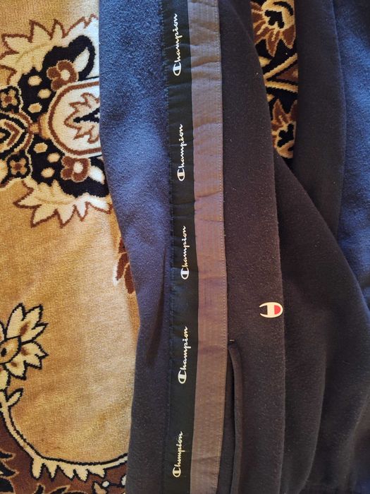 Vând trening original Champion nou