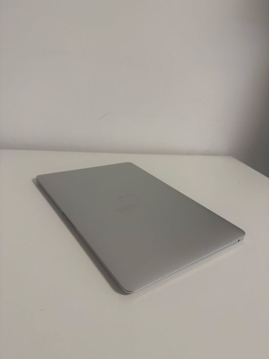 MacBook Air 13” 2019 Silver | 8GB RAM | 128GB SSD | Îngrijit | 1049 lei