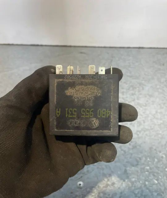 Releu stergatoare 4B0 955 531 A Volkswagen VW Passat 2002