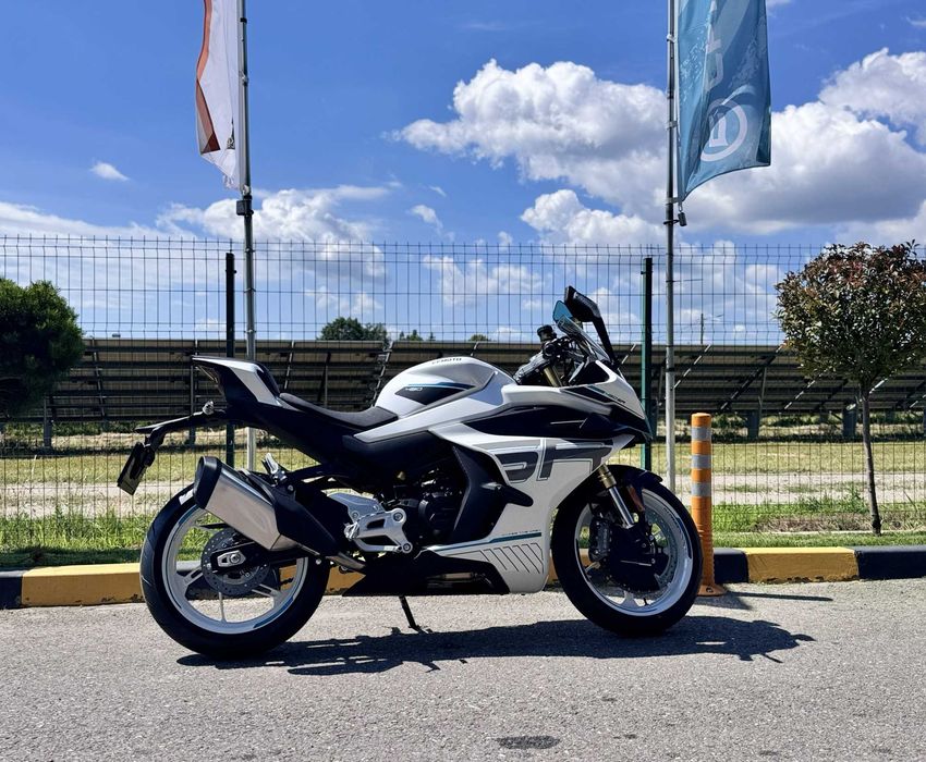 Motocicleta CFMOTO 450SR ABS '26