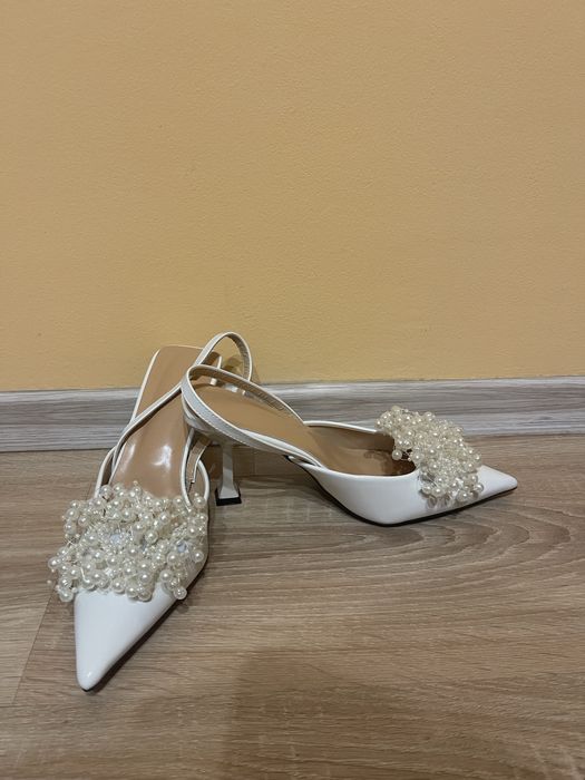 Vand sandale si pantofi NOI