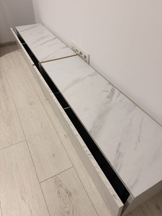 Comoda TV suspendata Selsey Bisira, aspect marmura alba/auriu, 200 cm