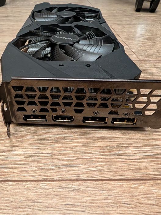 Placa video RTX 2060 6GB cu cutie – Defecta / Pentru piese sau reparat (Nu da semnal)