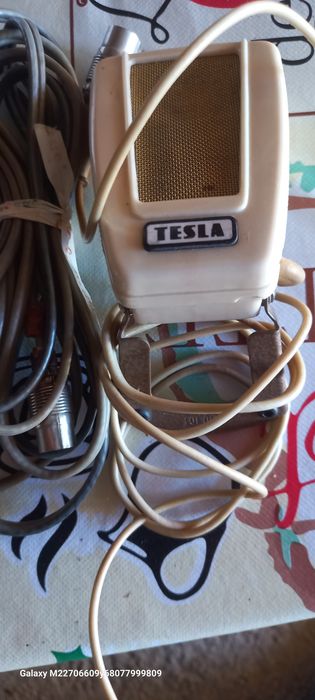 Microfon tesla cu cabluri