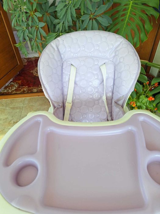 Стол за хранене,доста стабилен