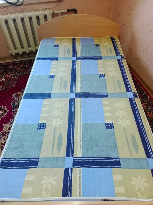 Продам матрас б/у  размеры 110см на 200см адрес 6 мкр