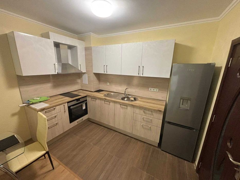 Дава се под наем Двустаен апартамент в Бургас, Славейков - 60 кв.м за 612 € - Снимка #2