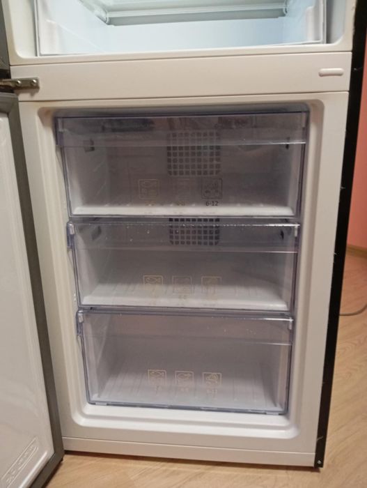 Хладилник Bekо с фризер