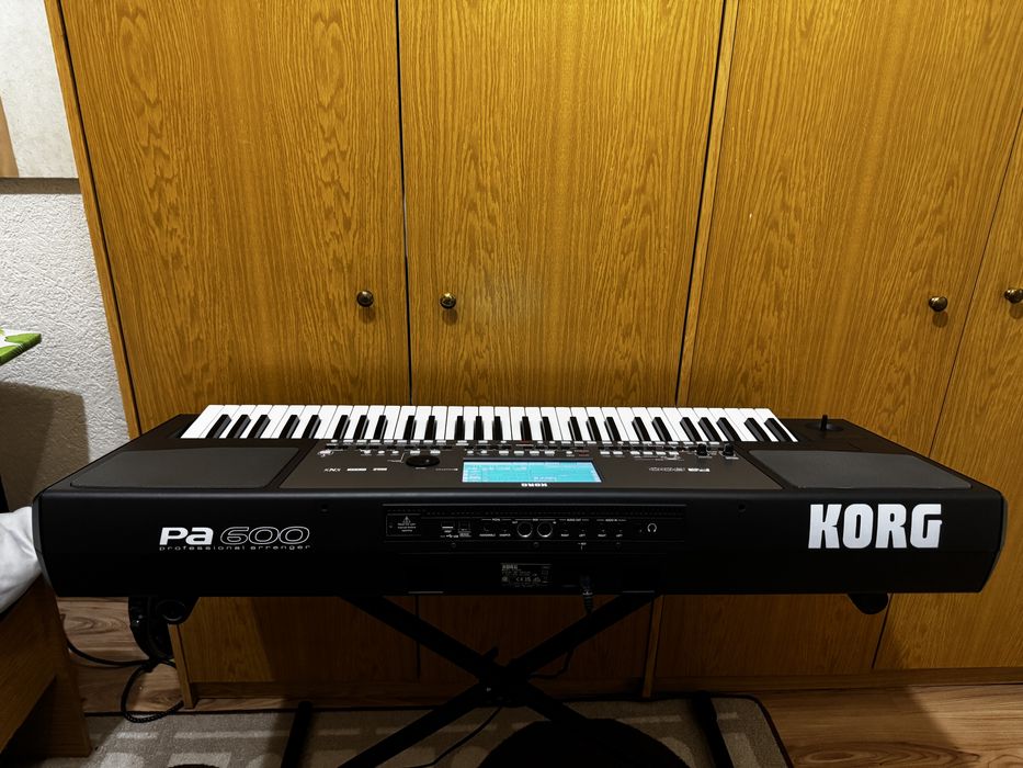 Korg pa600 в отлично състояние