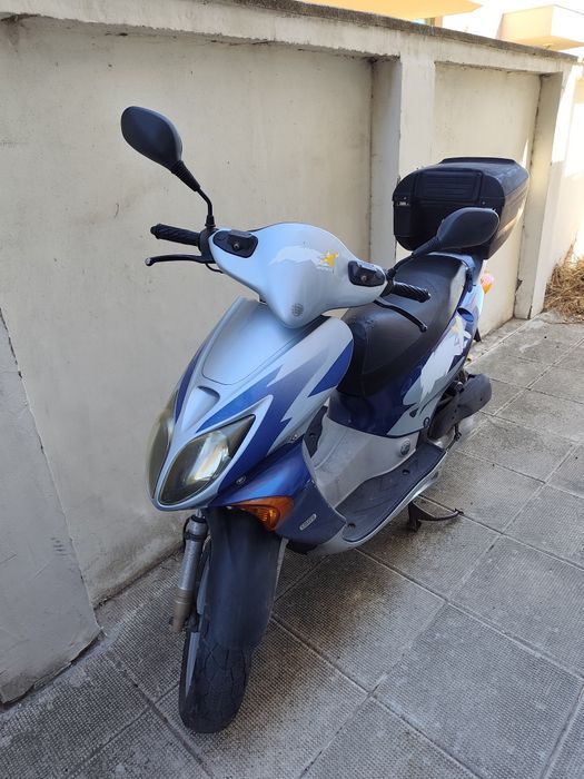 Продавам Honda X8R-S (50 кубика) – Отлично състояние, редовни документи!