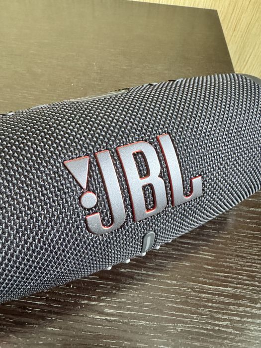 Продам колонку JBL charge 5