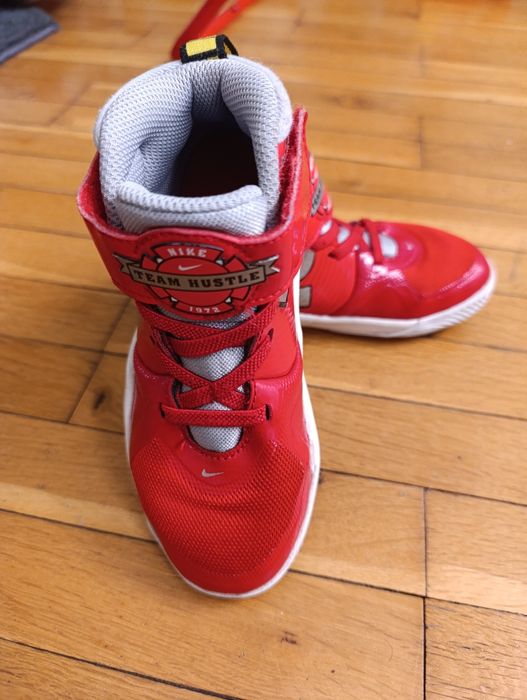 Маратонки Nike Team Hustle - 28,5  ном.