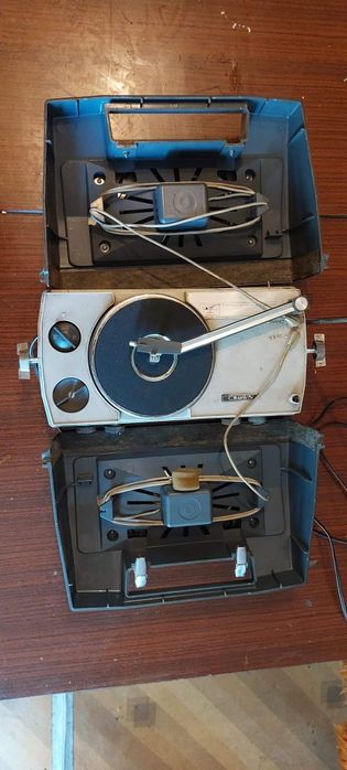 Продавам рядко срещан   Crown преносим стерео плейър STP-80F / FM-AM