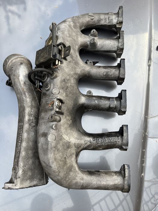 Изпускателен и всмукателен колектор от Мерцедес Ом 603