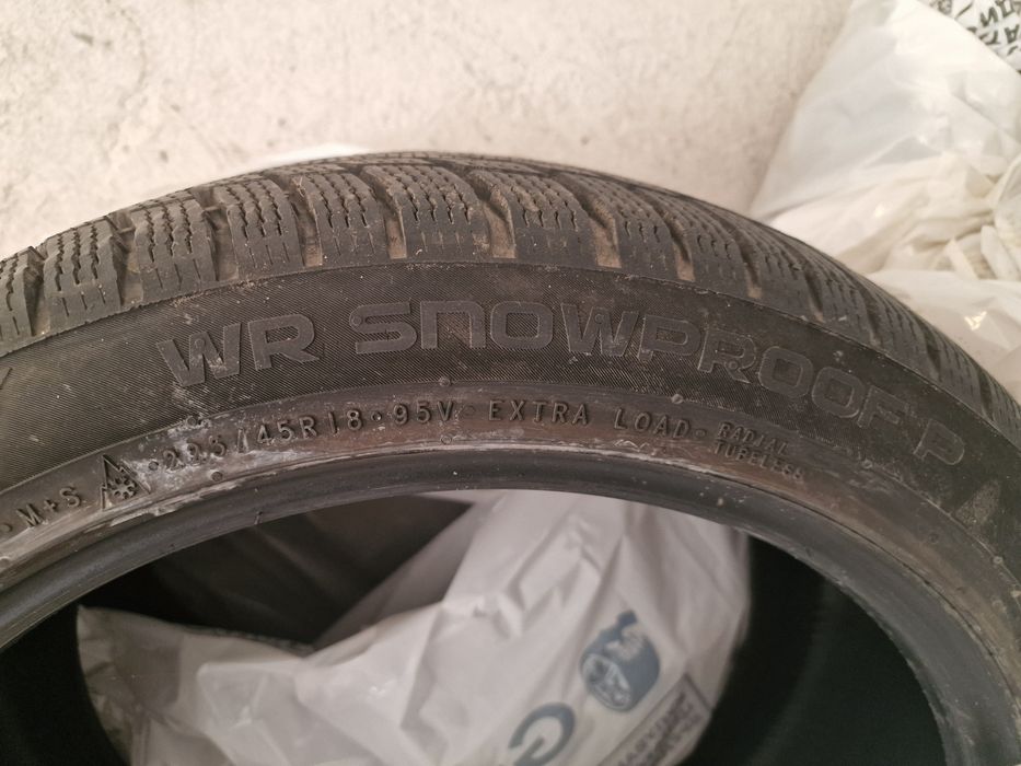 Автомобилни зимни гуми 225/45 R18
