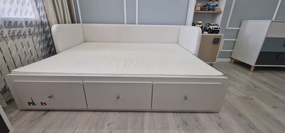 Кровать в хорошем состоянии