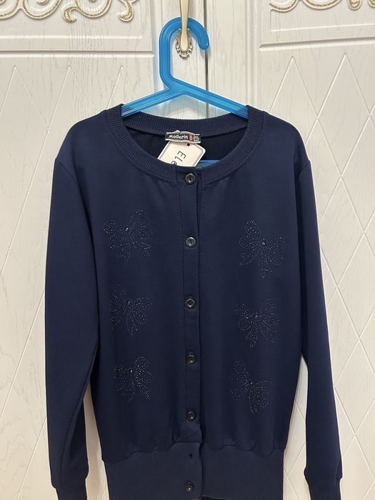 Продам НОВУЮ школьную кофточку