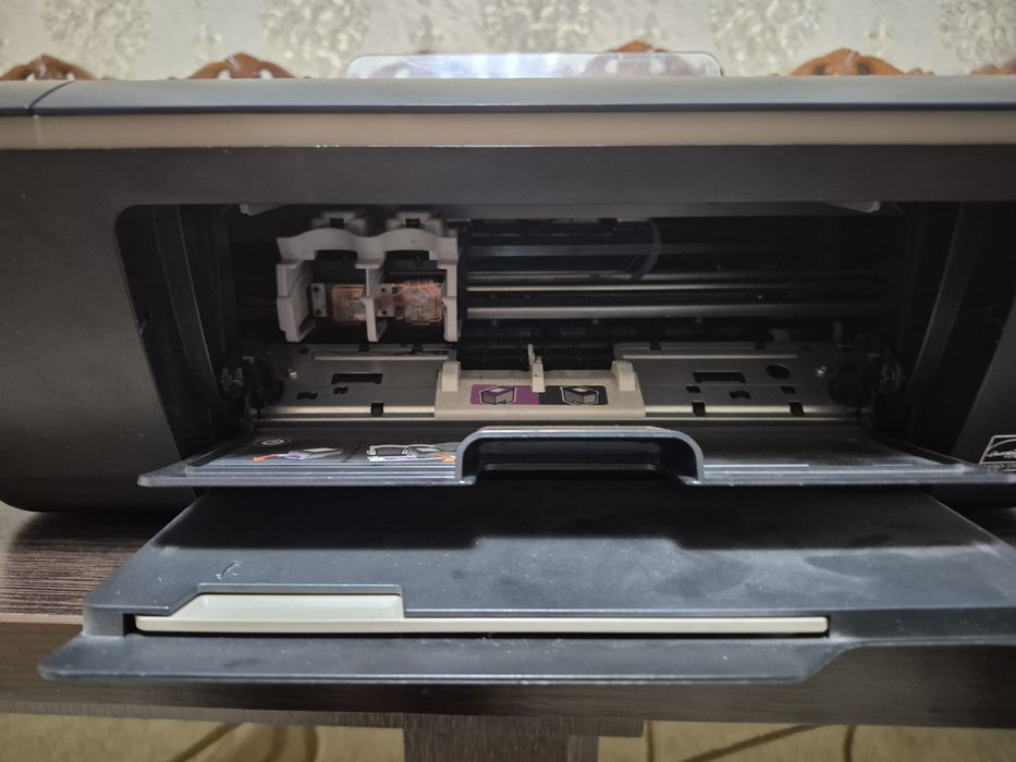 HP DeskJet Ink Advantage 2515 (принтер / сканер)