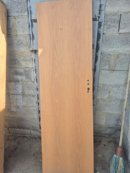 Продам двери деревянные