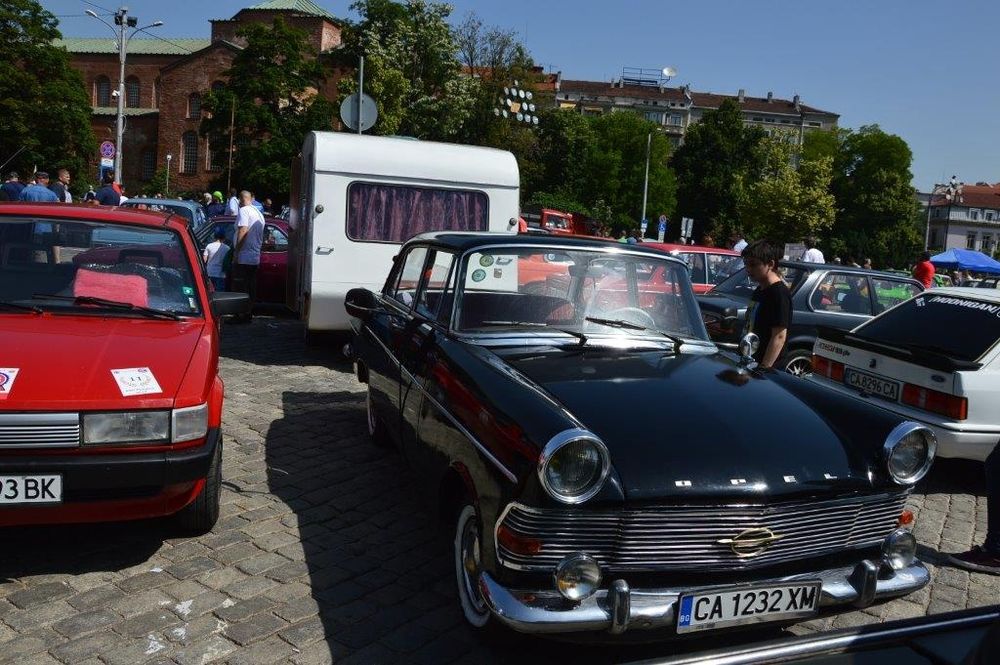 Ретро автомобил под наем!Балове свадби!  Студио за снимки и клипове!